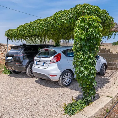 Leukos, Dimora Di Charme Salve